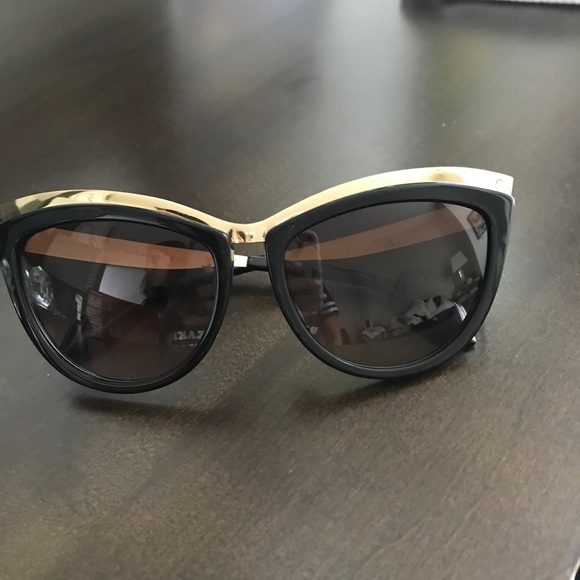 Alexander McQueen Accessories - Alexander McQueen Cat Eye Sunglasses